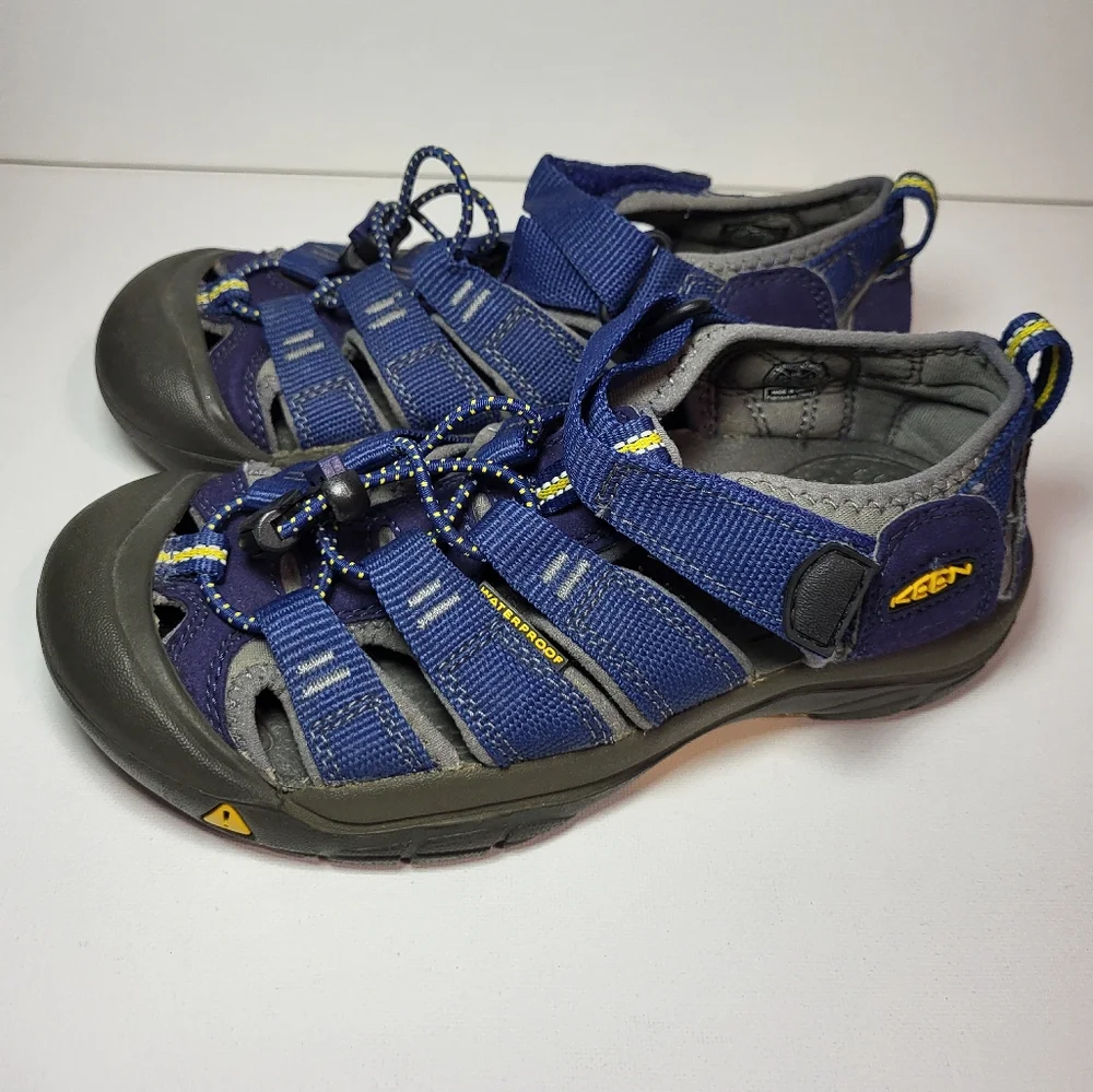 Keen •waterproof webbed
